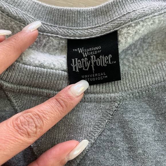 Harry Potter Universal Studios Hufflepuff Sweatshirt Size Medium - Picture 8 of 12